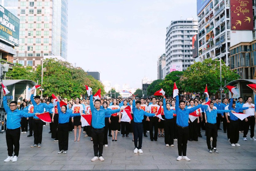3.070 người trẻ cùng cất vang "Lên đàng", xác lập kỷ lục Việt Nam - Ảnh 3.