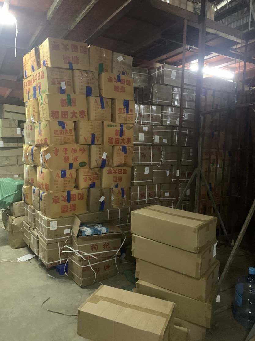 Bắt, khởi tố chồng cũ của Hằng Du Mục về tội "xâm phạm quyền sở hữu công nghiệp" sản phẩm táo đỏ- Ảnh 4.