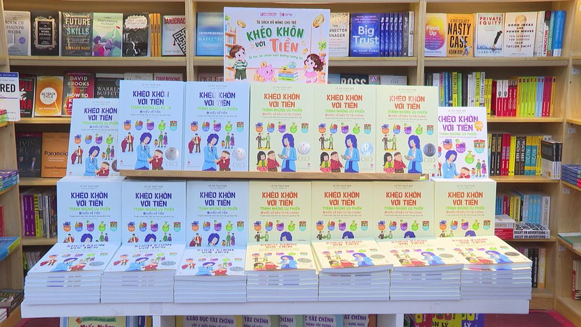 Trang bị kiến thức và kỹ năng để trẻ tránh bẫy tài chính- Ảnh 3.