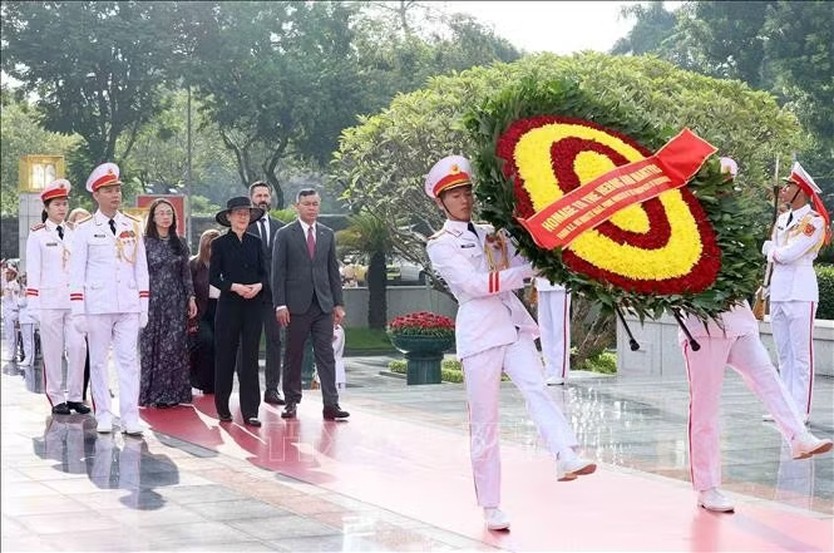 Thủ tướng Liechtenstein viếng Chủ tịch Hồ Chí Minh - Ảnh 5.