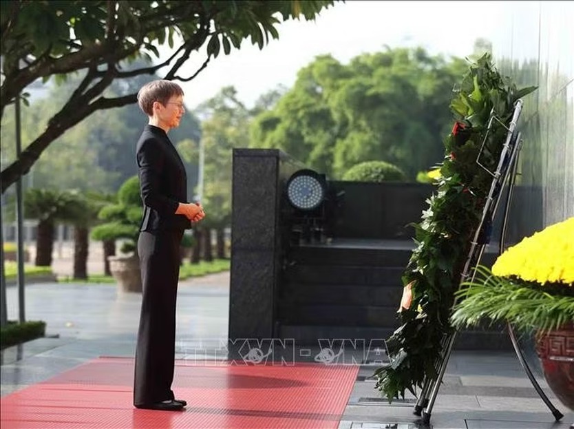 Thủ tướng Liechtenstein viếng Chủ tịch Hồ Chí Minh - Ảnh 3.
