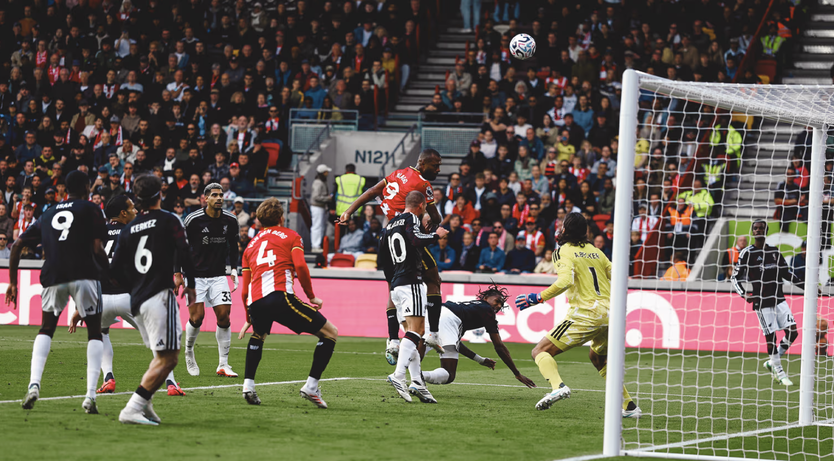 Liverpool ngược dòng hạ Brentford trong trận đấu có hai thẻ đỏ- Ảnh 4.