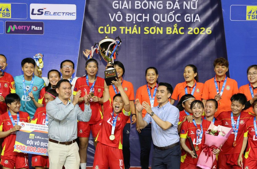 TP. Hồ Chí Minh I nâng cúp vô địch, lập kỷ lục 8 mùa liên tiếp - Ảnh 3.