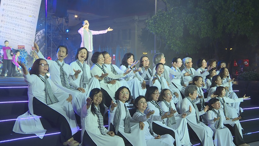 TP. Hồ Chí Minh khơi dậy khát vọng cống hiến của tuổi trẻ nhân kỷ niệm 70 năm Ngày truyền thống Hội Liên hiệp Thanh niên Việt Nam - Ảnh 5.