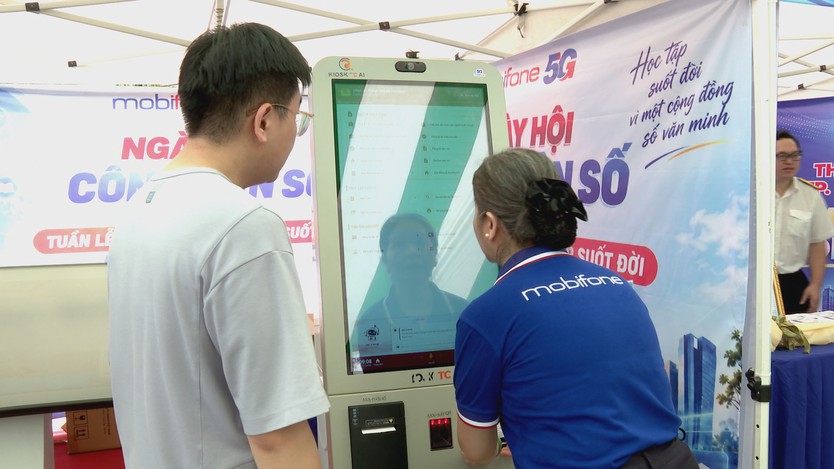 Ngày hội Công dân số phường Chợ Lớn đưa tiện ích số đến gần người dân - Ảnh 3.