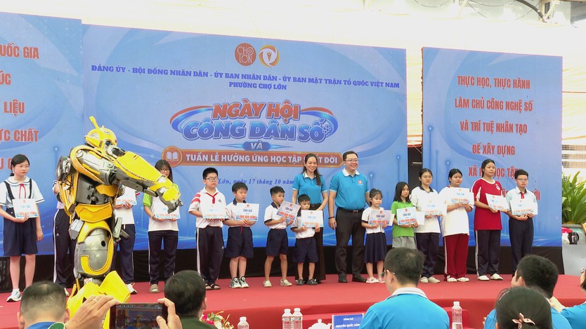 Ngày hội Công dân số phường Chợ Lớn đưa tiện ích số đến gần người dân - Ảnh 4.