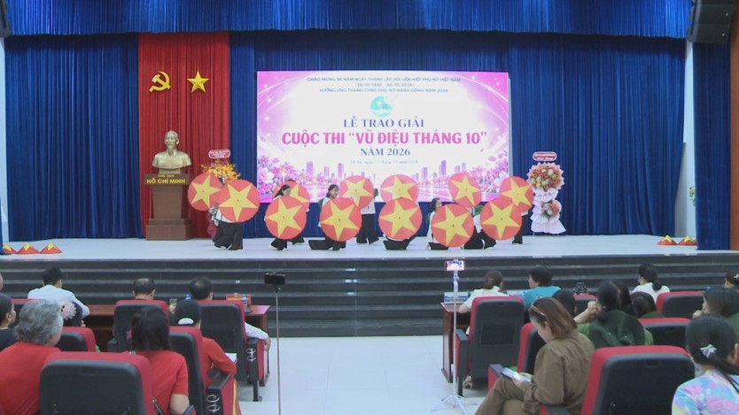 Phường Dĩ An chăm lo hội viên phụ nữ khó khăn nhân ngày 20/10 - Ảnh 4.