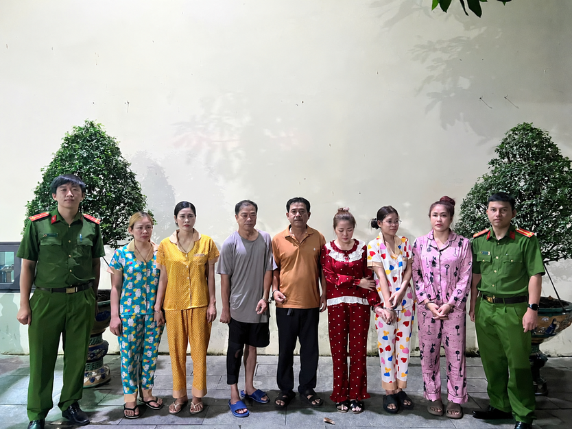 Mở rộng điều tra vụ môi giới mại dâm, phát hiện đường dây cá độ bóng đá hàng tỷ đồng - Ảnh 2.