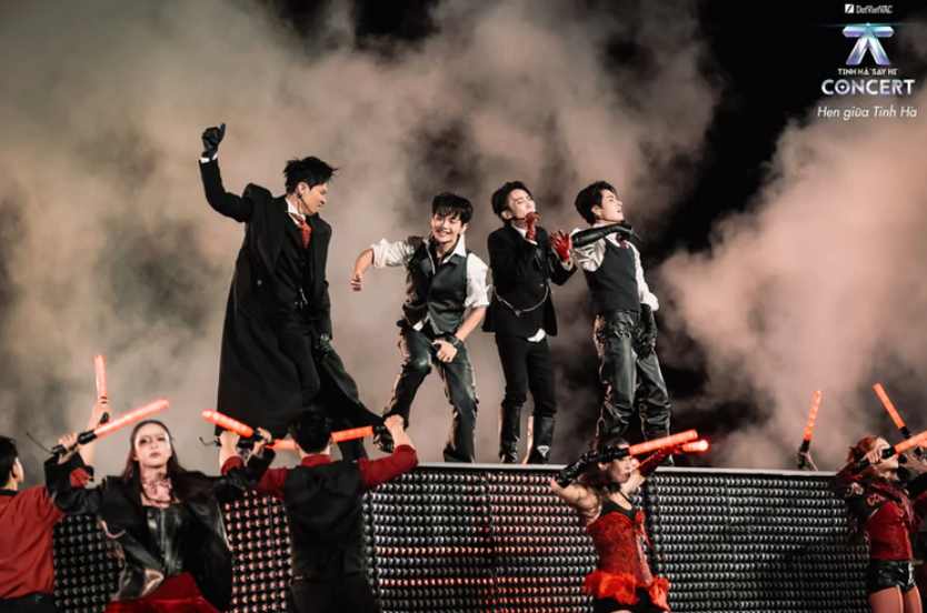 Tinh Hà "Say Hi" gây tranh luận sau hai đêm concert tại TP. Hồ Chí Minh - Ảnh 4.