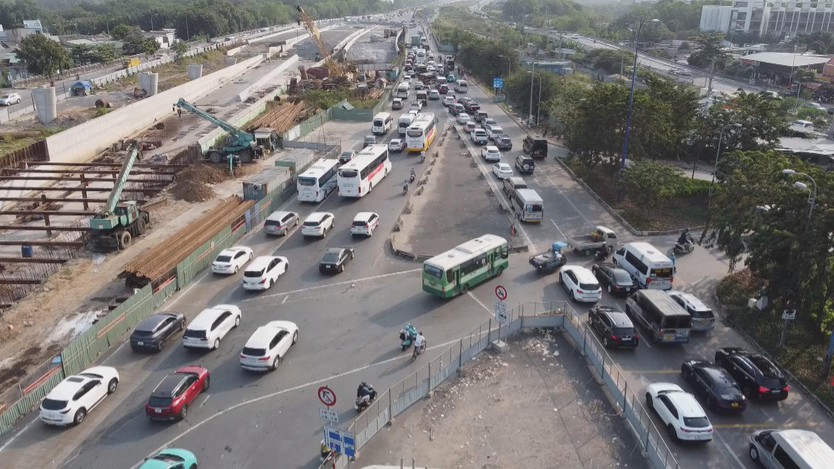 Đoạn cao tốc Bến Lức - Long Thành đang thi công - Ảnh 1.