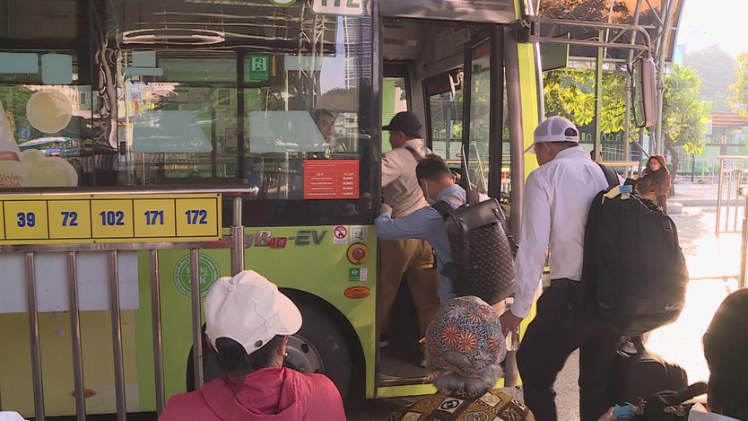 Xác thực xe buýt miễn phí TP. Hồ Chí Minh: Bắt buộc quét thẻ trên 134 tuyến từ 1/10 - Ảnh 6.
