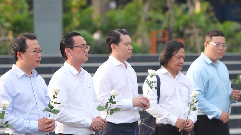 Tưởng niệm nạn nhân COVID-19 TP. Hồ Chí Minh: 5 năm nhìn lại hành trình hồi sinh - Ảnh 1.