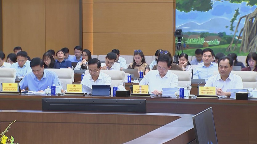 Phiên họp thứ 7 của Ủy ban Thường vụ Quốc hội: Tập trung hoàn thiện hồ sơ trước kỳ họp thứ 2 - Ảnh 4.