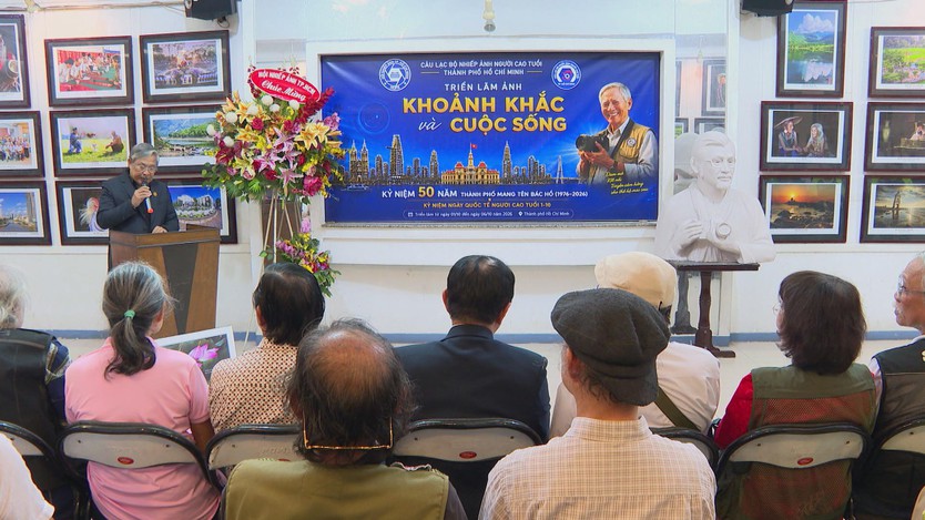 Triển lãm ảnh "Khoảnh khắc và Cuộc sống": Hành trình 27 năm đam mê nhiếp ảnh - Ảnh 1.