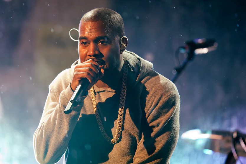Kanye West hủy hai buổi biểu diễn tại Nga - Ảnh 1.