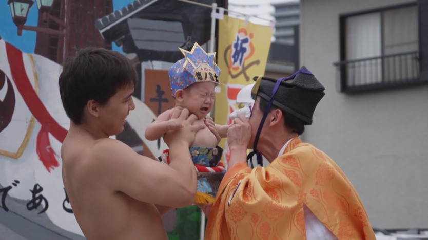 Lễ hội Naki Sumo tại Nhật Bản: Tiếng khóc trẻ thơ là lời cầu chúc bình an - Ảnh 1.