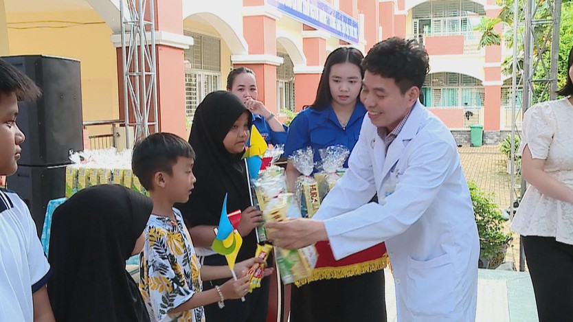Tầm soát bệnh tim miễn phí cho 600 trẻ em khó khăn - Ảnh 4.
