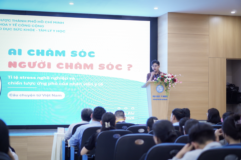 Học cách 'sơ cứu' tâm lý cho nhân viên y tế - Ảnh 2.
