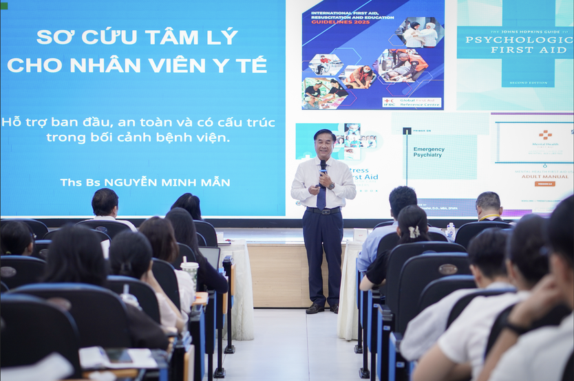 Học cách 'sơ cứu' tâm lý cho nhân viên y tế - Ảnh 3.