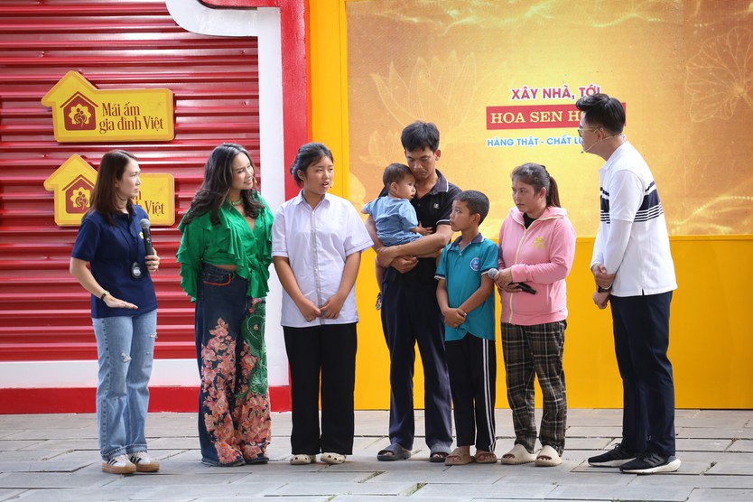 "Mái ấm gia đình Việt" trao gần 5 tỉ đồng tại Ninh Bình - Ảnh 12.