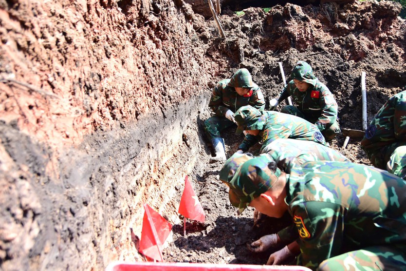 Thêm 11 hài cốt liệt sĩ tại Công viên Lê Thị Riêng - Ảnh 2.
