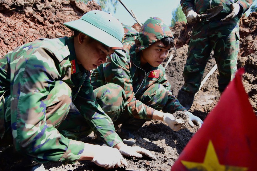 Thêm 11 hài cốt liệt sĩ tại Công viên Lê Thị Riêng - Ảnh 3.