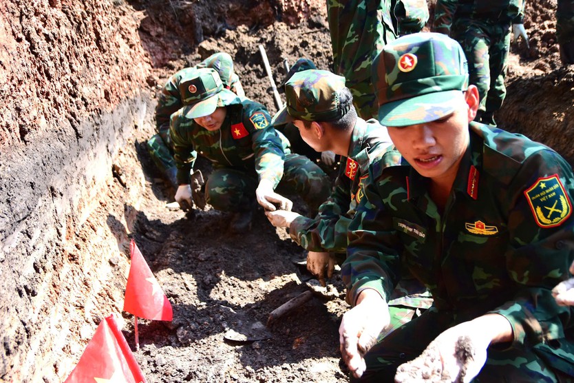 Thêm 11 hài cốt liệt sĩ tại Công viên Lê Thị Riêng - Ảnh 6.