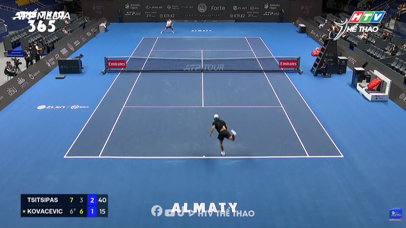 Stefanos Tsitsipas vượt thử thách, giành vé vào vòng 2 Almaty mở rộng - Ảnh 3.