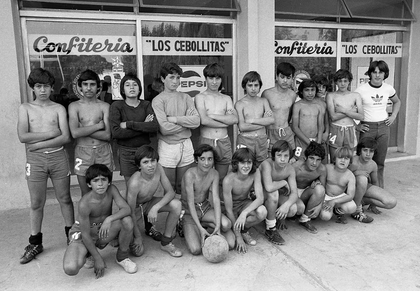 Diego Maradona: 50 năm từ ngày ra mắt bóng đá chuyên nghiệp - Ảnh 2.