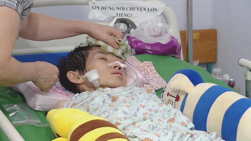 Hội Chữ thập đỏ TP. Hồ Chí Minh: Trao kinh phí, tiếp thêm hy vọng điều trị - Ảnh 1.