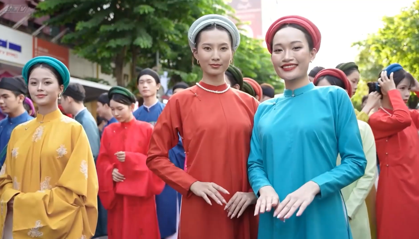 Nghệ nhân Năm Tuyền trăn trở bài toán phát triển áo dài truyền thống | Sắc màu Việt Nam - Ảnh 1.