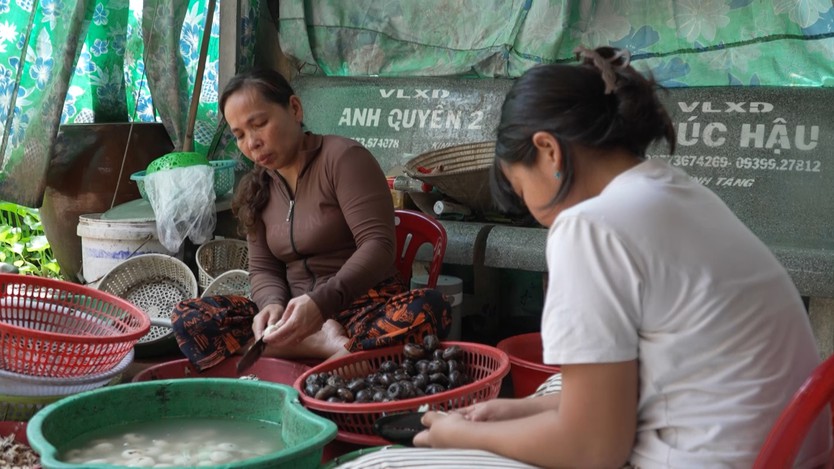 Đôi tay chai sần của bé gái 12 tuổi | Mái ấm gia đình Việt - Ảnh 7.