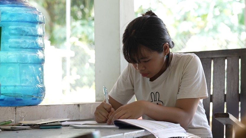 Đôi tay chai sần của bé gái 12 tuổi | Mái ấm gia đình Việt - Ảnh 13.