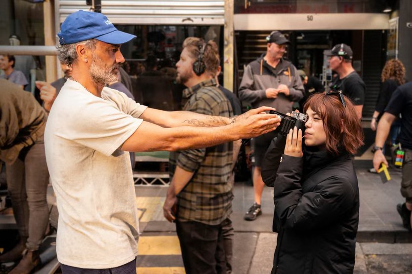 Jenna Ortega hóa thân robot A.I. trong "Klara and the Sun"- Ảnh 4.