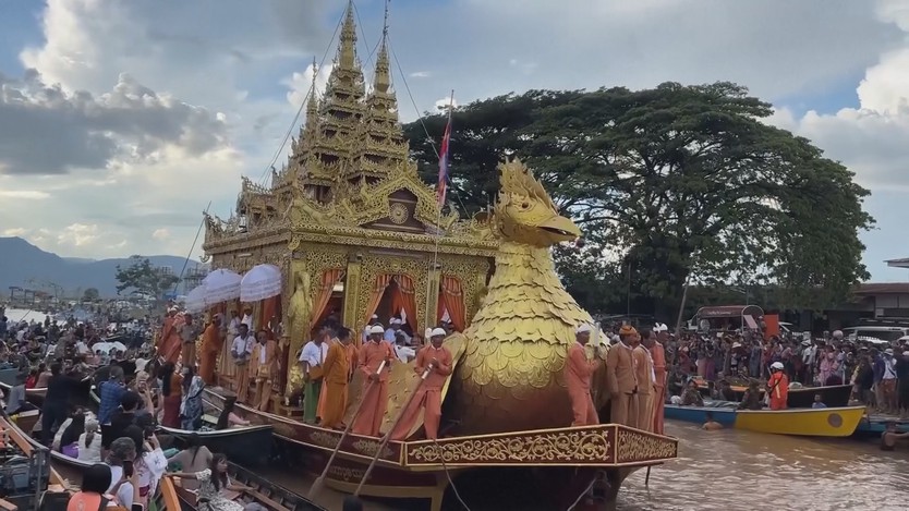 Lễ hội chùa Phaung Daw Oo ở Myanmar - Ảnh 1.