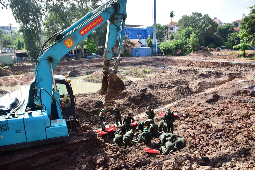 Ngày 24/10, xử lý hơn 620 m³ đất, quy tập thêm 10 hài cốt liệt sĩ tại Công viên Lê Thị Riêng - Ảnh 2.