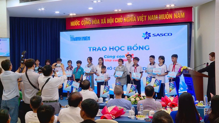 “Cùng con đi tiếp cuộc đời” - Lan tỏa yêu thương, tiếp sức trẻ em có hoàn cảnh khó khăn- Ảnh 2.