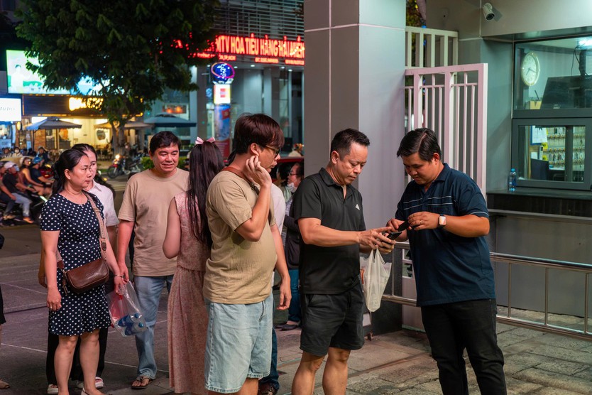“Vầng trăng cổ nhạc” nhận được sự ủng hộ của đông đảo khán giả trong lần đầu bán vé- Ảnh 5.