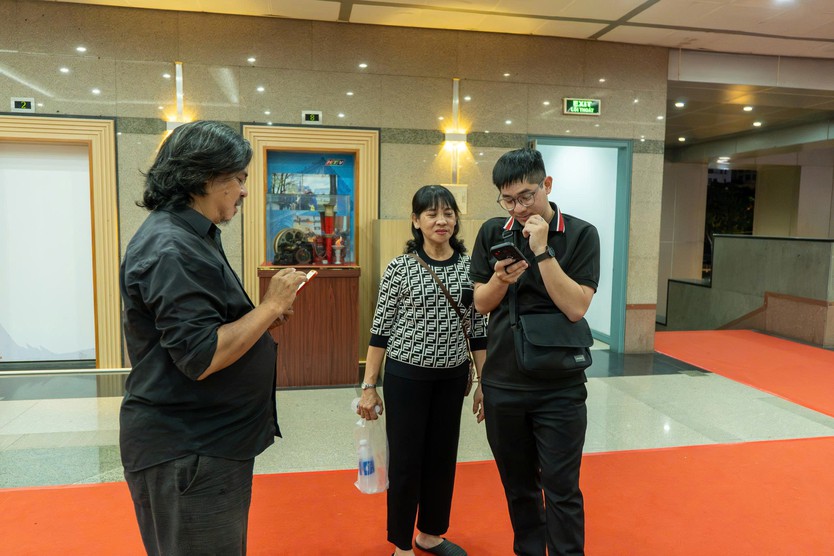 “Vầng trăng cổ nhạc” nhận được sự ủng hộ của đông đảo khán giả trong lần đầu bán vé- Ảnh 8.