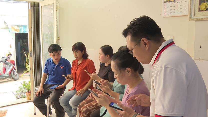 Phát huy vai trò Tổ công nghệ số cộng đồng, đưa chuyển đổi số đến gần người dân- Ảnh 3.