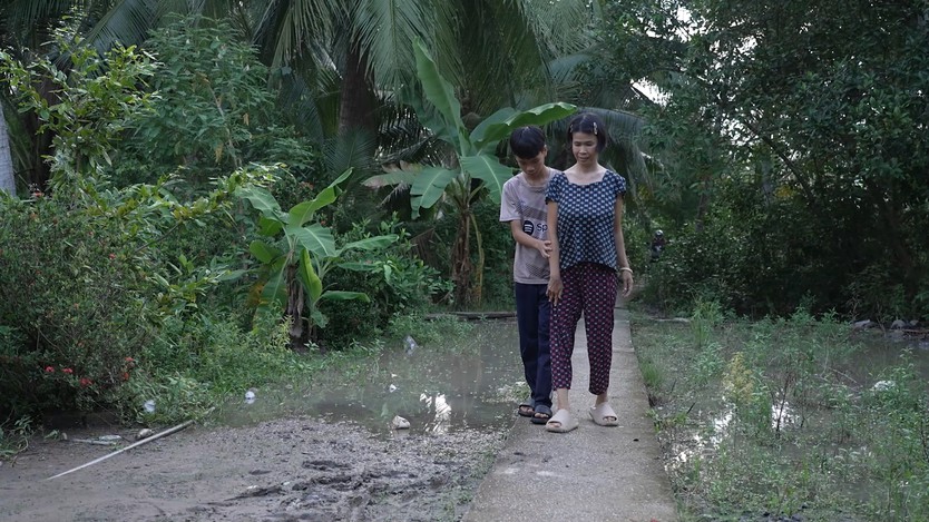 Cậu bé bán vé số chăm mẹ bệnh | Mái ấm gia đình Việt- Ảnh 8.