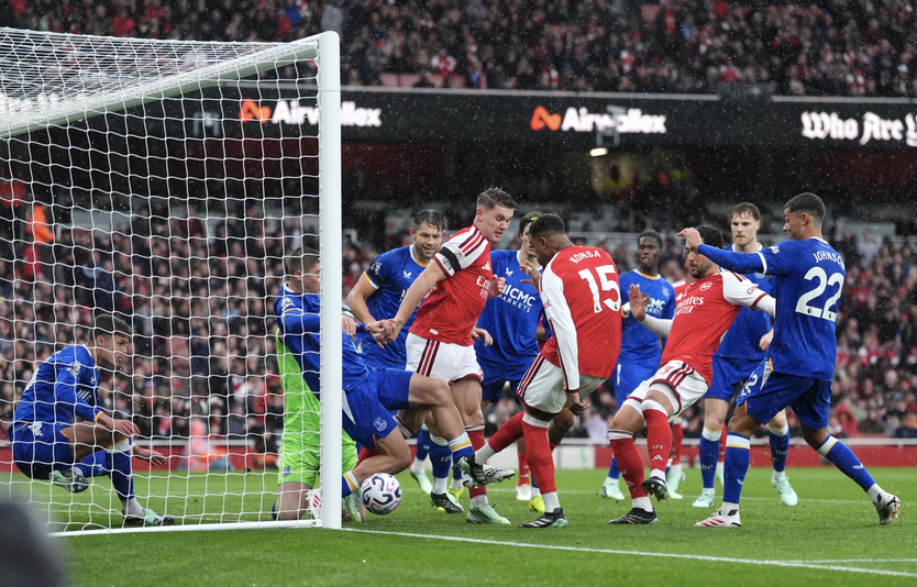 Aston Villa đánh bại Man City, Arsenal tận dụng cơ hội chiếm ngôi đầu - Ảnh 2.