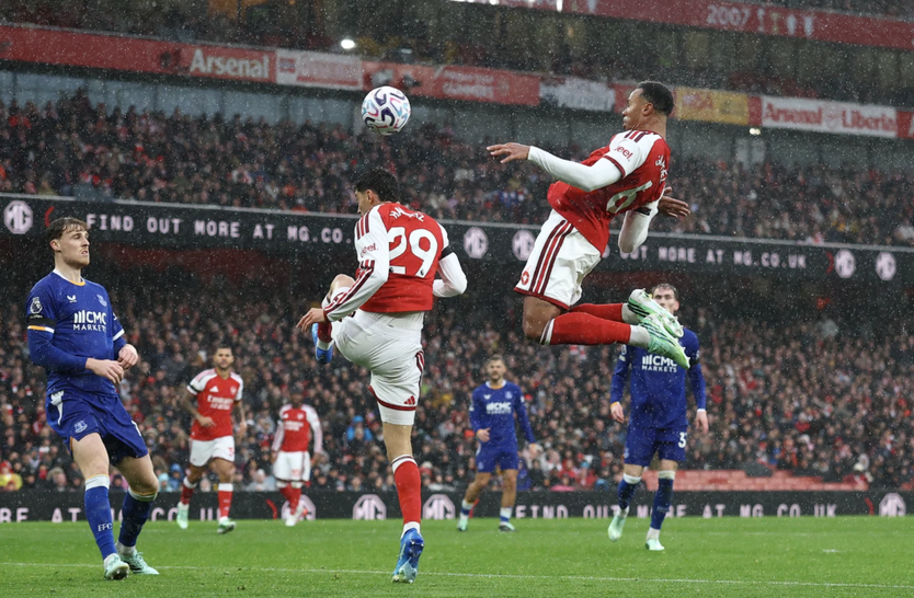 Aston Villa đánh bại Man City, Arsenal tận dụng cơ hội chiếm ngôi đầu - Ảnh 3.