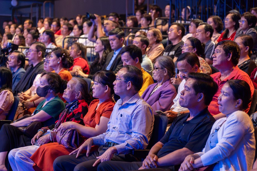 “Vầng trăng cổ nhạc” nhận được sự ủng hộ của đông đảo khán giả trong lần đầu bán vé- Ảnh 14.
