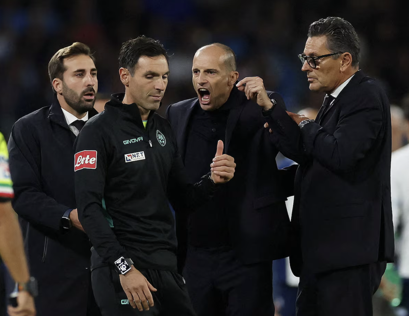 HLV Napoli bị cấm chỉ đạo 2 trận vì phản ứng với trọng tài - Ảnh 3.