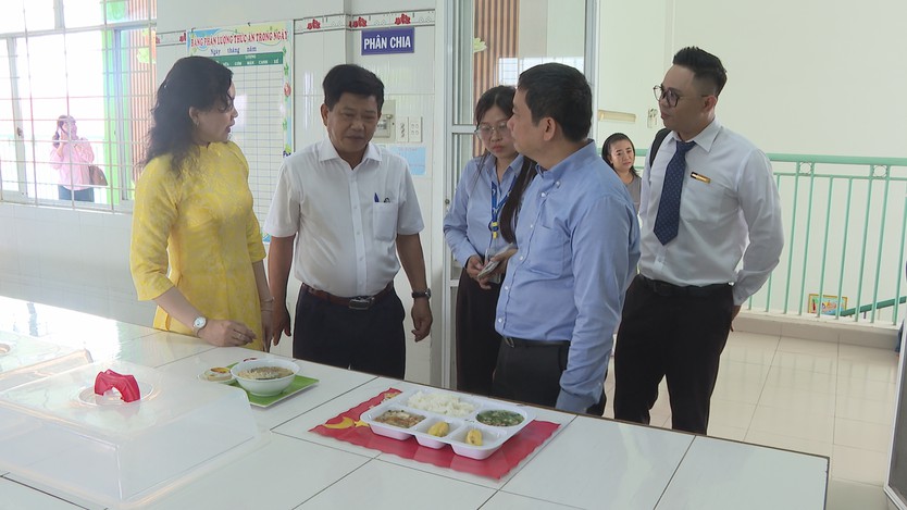 Siết chặt chuỗi cung ứng, bảo đảm an toàn bữa ăn tập thể - Ảnh 5.