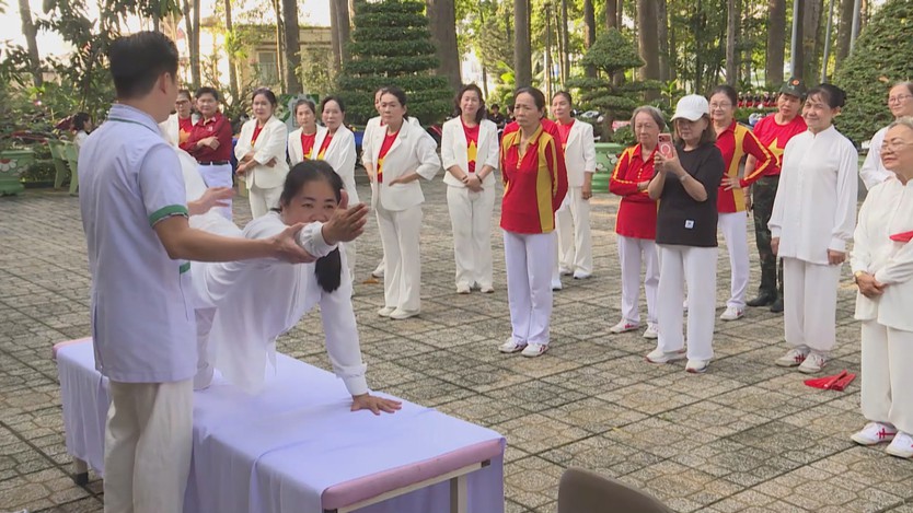 Phường Thủ Dầu Một xây dựng điểm sinh hoạt, chăm sóc sức khỏe người cao tuổi - Ảnh 3.