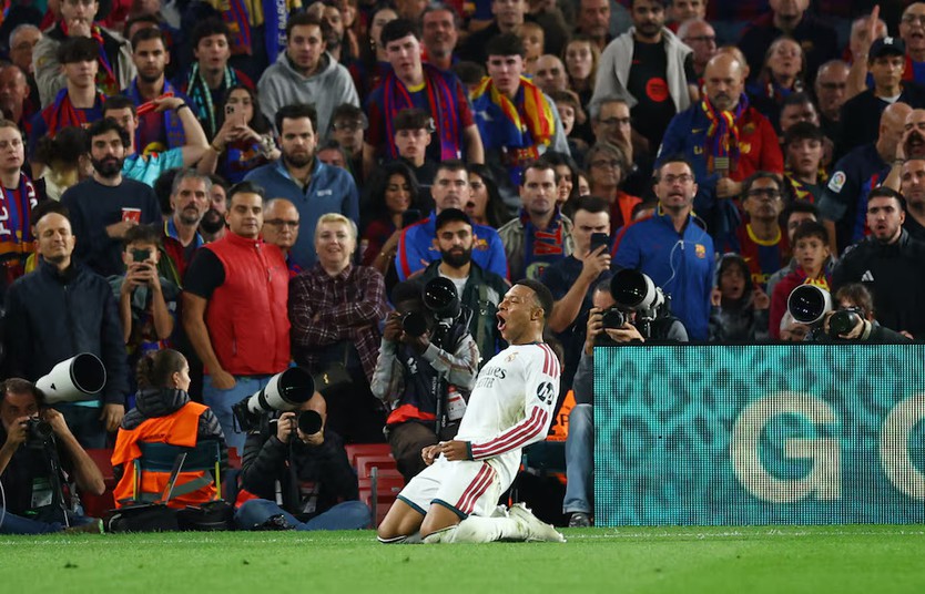 Real Madrid đánh bại Barcelona tại Camp Nou, Mbappé lập cú đúp- Ảnh 1.