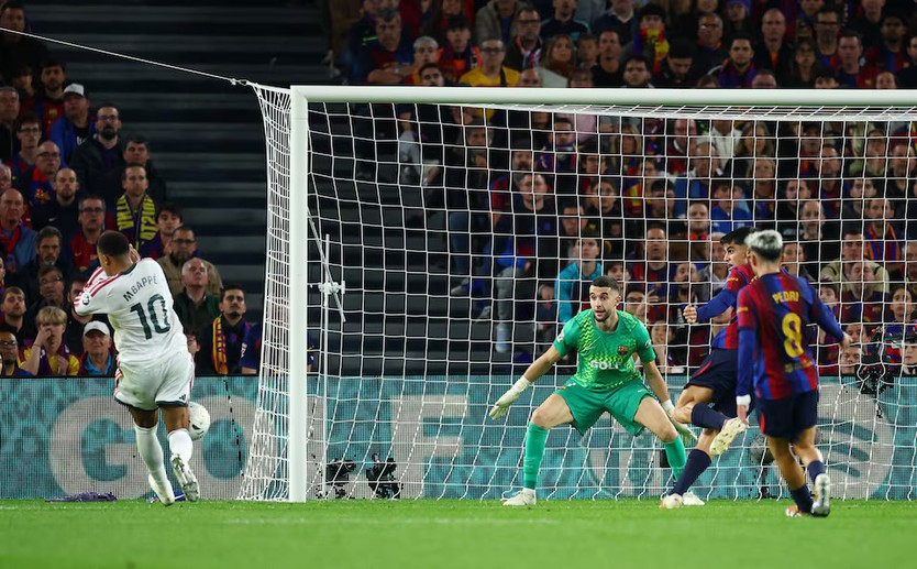 Real Madrid đánh bại Barcelona tại Camp Nou, Mbappé lập cú đúp- Ảnh 3.