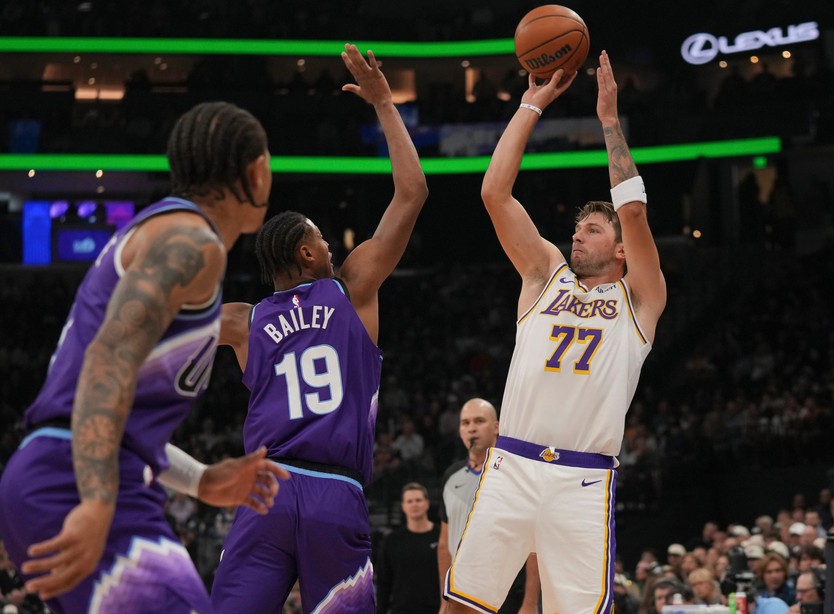 Luka Doncic ghi 52 điểm, giúp Lakers ngược dòng đánh bại Jazz- Ảnh 1.